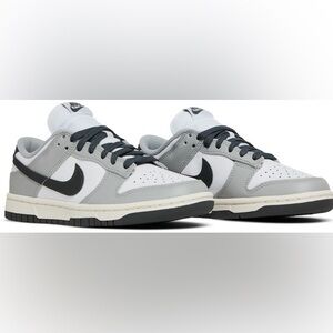 NIKE WMNS DUNK LOW 'LIGHT SMOKE GREY' (Size 8.5) - BRAND NEW IN BOX